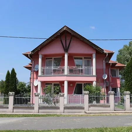 דירה Liget Apartmanhaz