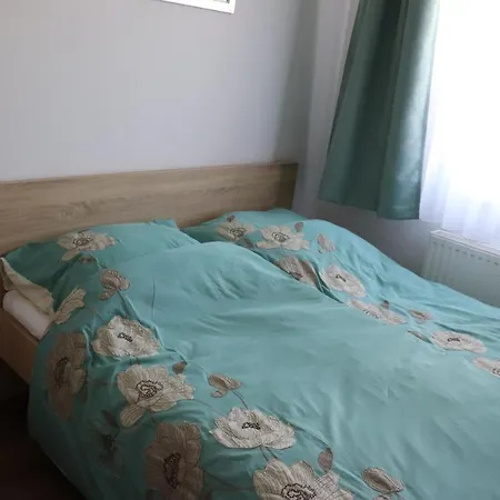 Liget Apartmanhaz Kehidakustány