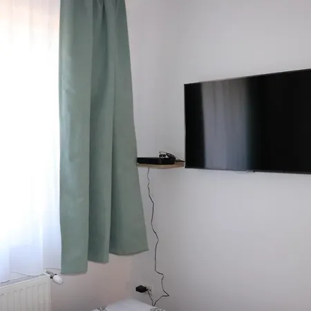 Liget Apartmanhaz Kehidakustány