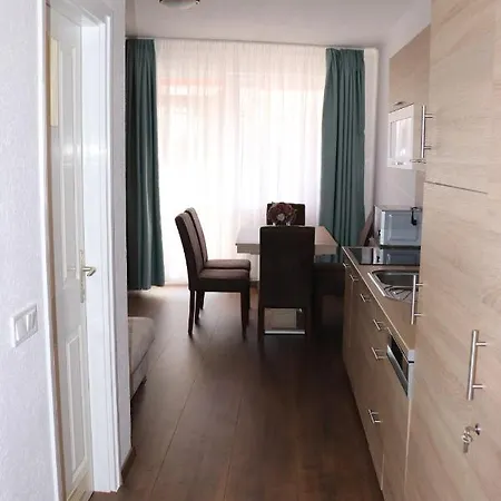 Lägenhet Liget Apartmanhaz Kehidakustány