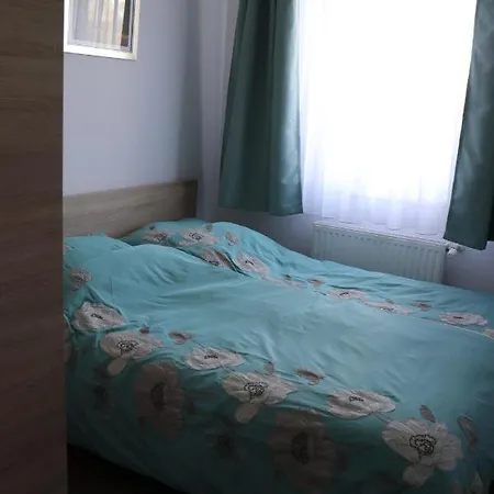 דירה Liget Apartmanhaz