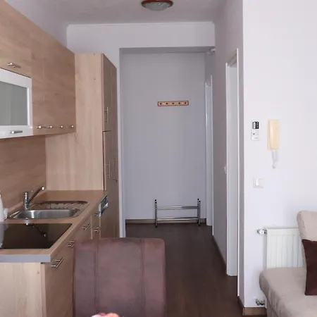 Appartement Liget Apartmanhaz Kehidakustány
