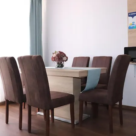 Liget Apartmanhaz Lägenhet Kehidakustány