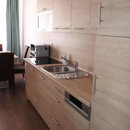 Liget Apartmanhaz Kehidakustány