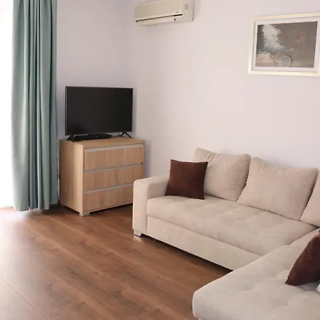 Liget Apartmanhaz Kehidakustány