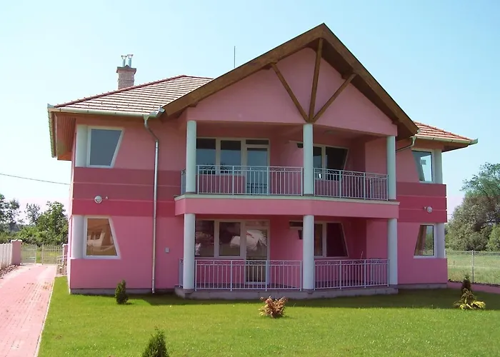 דירה Liget Apartmanhaz *