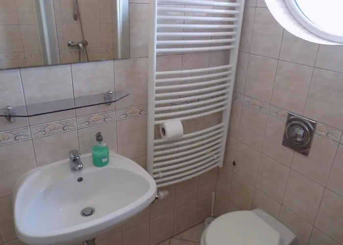 Liget Apartmanhaz * Kehidakustány