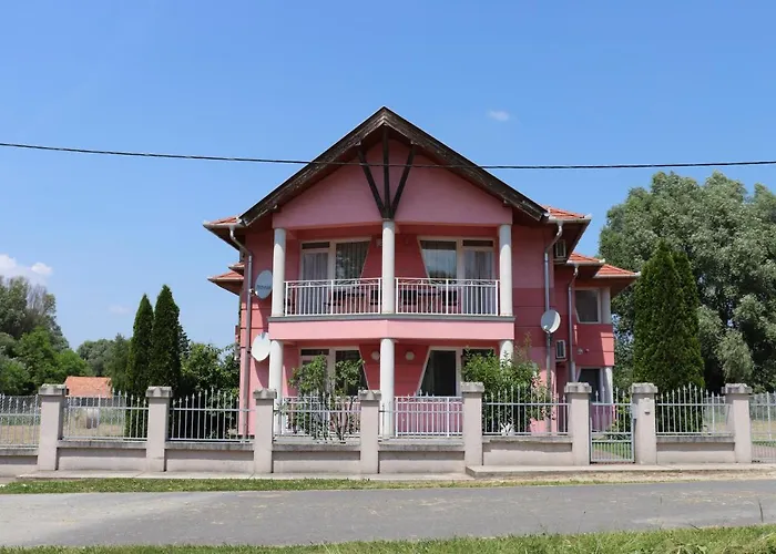 דירה Liget Apartmanhaz