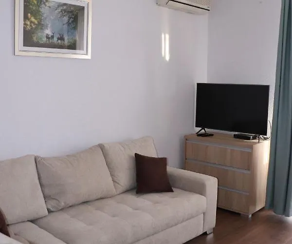 Liget Apartmanhaz דירה *