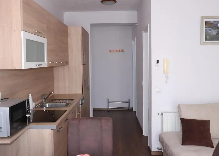 Apartment Liget Apartmanhaz Kehidakustány