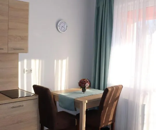 Liget Apartmanhaz * Kehidakustány