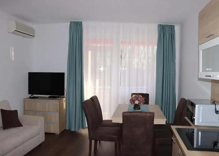 דירה Liget Apartmanhaz