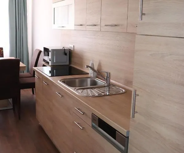 Liget Apartmanhaz Kehidakustány