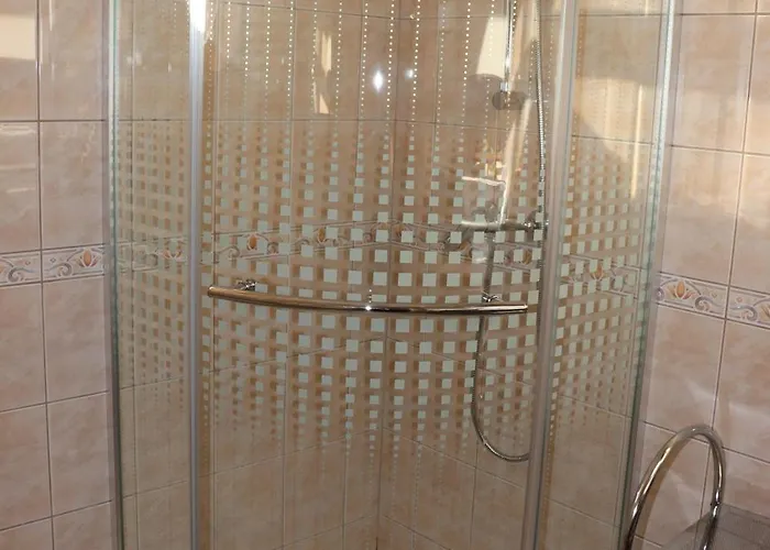 Liget Apartmanhaz דירה Kehidakustány